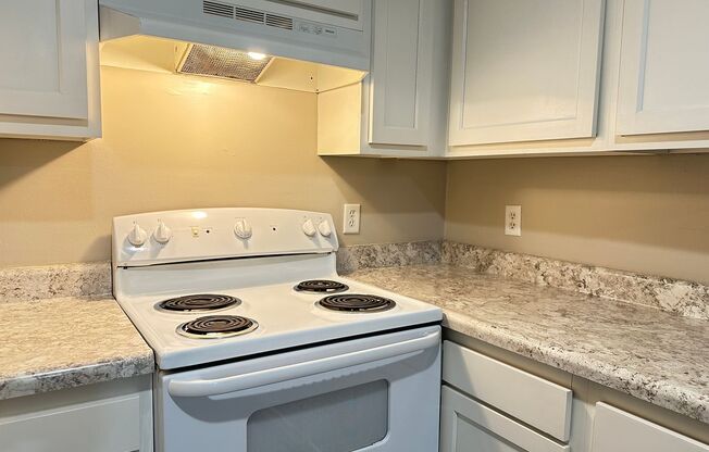 2 beds, 1 bath, $900, Unit 8