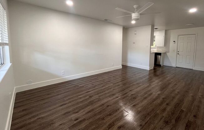 2 Bed/1bath Duplex w/ Garage - 78704