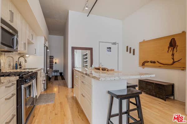 1 bed, 1 bath, 890 sqft, $2,500, Unit 423