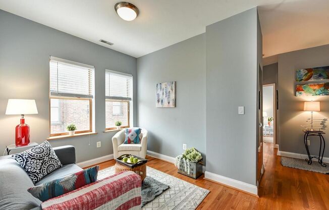 Stunning 1 Bedroom + Den, 1 Bathroom in the Heart of DC!!