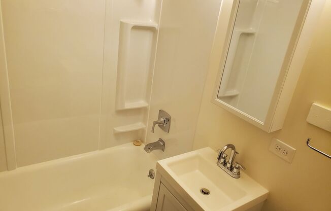 Studio, 1 bath, 429 sqft, $1,275, Unit Unit 208