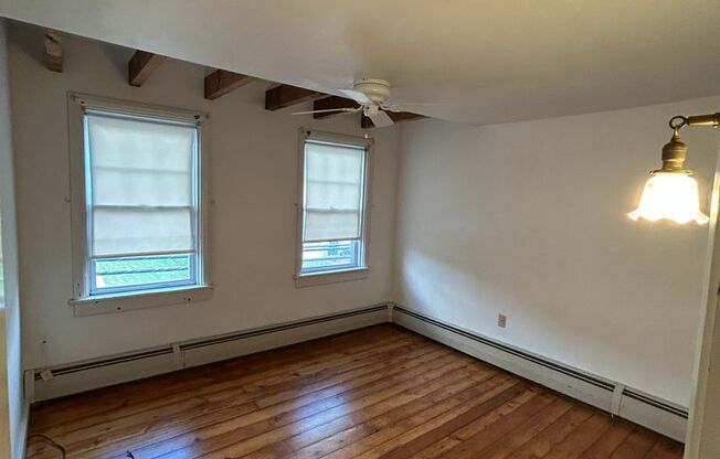 2 beds, 1 bath, $1,295, Unit Apt. B