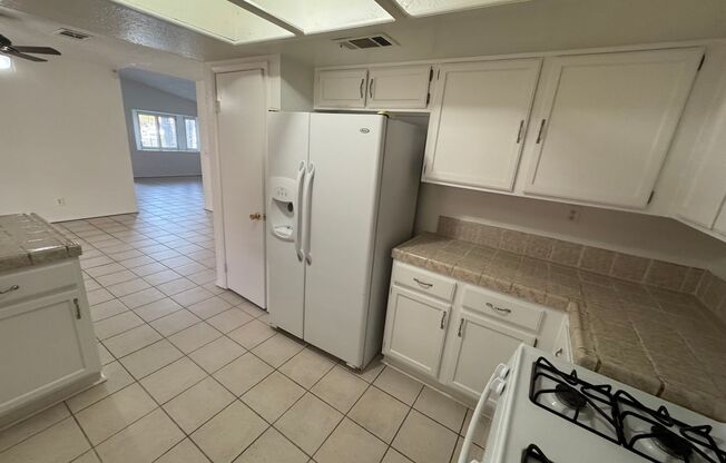 2 beds, 2 baths, $1,400