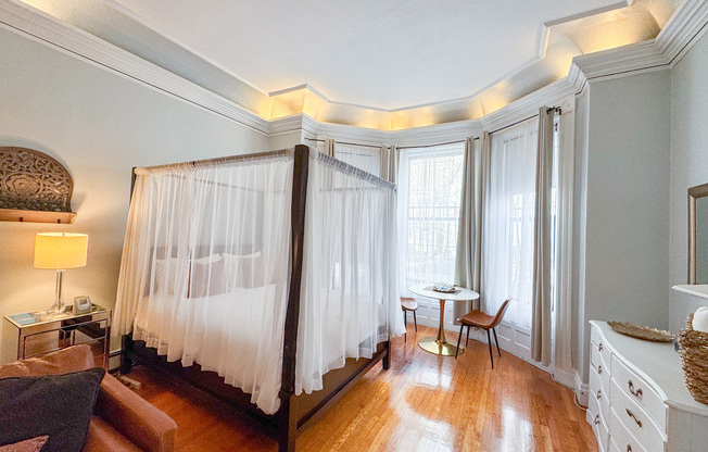 Studio, 1 bath, 600 sqft, $4,000, Unit 2