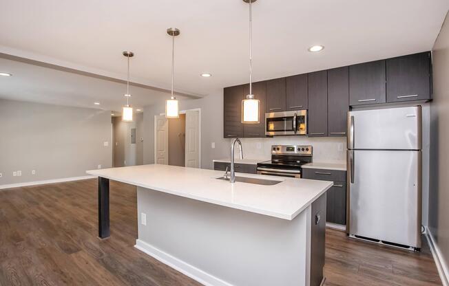 1 bed, 1 bath, 893 sqft, $1,600