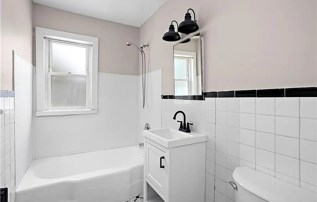 2 beds, 1 bath, $1,175, Unit Unit 1