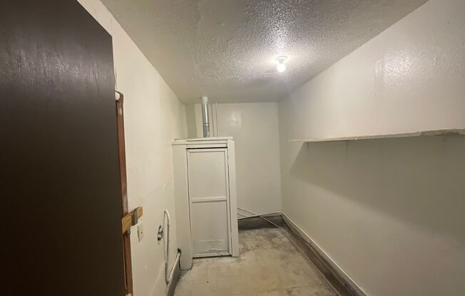 3 beds, 1 bath, $950