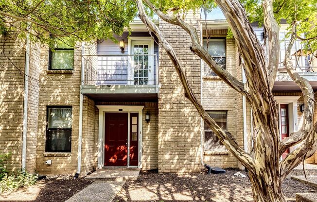 810 BANISTER LN