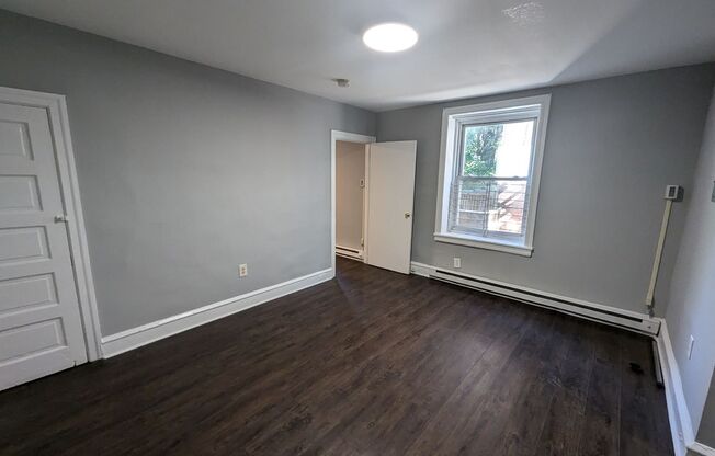 1 bed, 1 bath, 450 sqft, $825, Unit 1st Rear