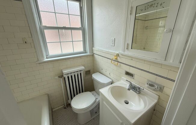 Studio, 1 bath, 308 sqft, $1,175, Unit Bayard Manor 210