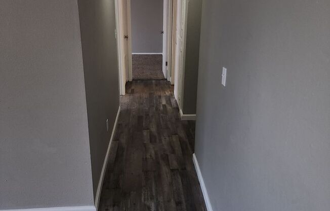 2 beds, 1 bath, 885 sqft, $750, Unit 103