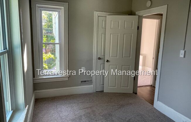 3 beds, 1 bath, $1,850, Unit 134 S 3rd