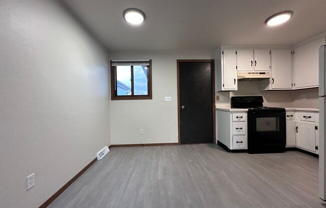 2 beds, 1 bath, 1,000 sqft, $1,095, Unit B