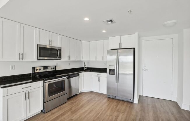 1 bed, 1 bath, 613 sqft, $1,950, Unit Unit 627