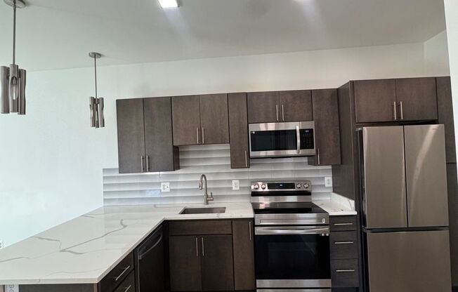 2 beds, 2 baths, 839 sqft, $1,600, Unit 400