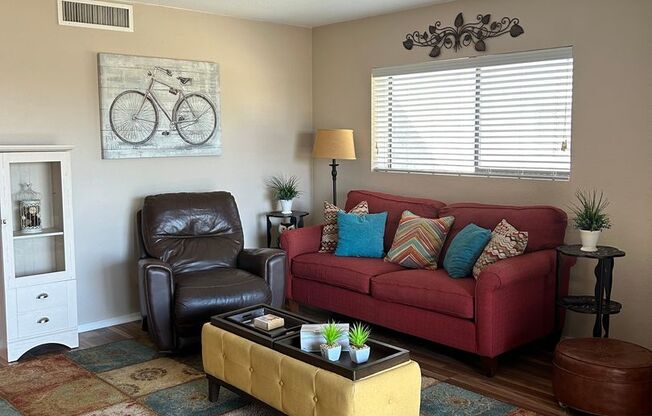 Gated 2 bed 2 bath condo with Gold Course Views