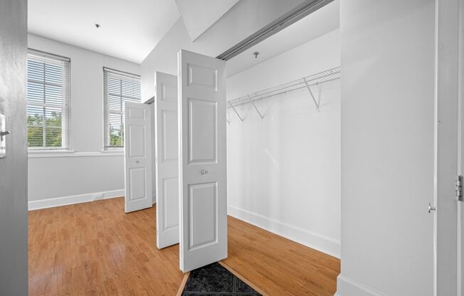 Studio, 1 bath, 1,000 sqft, $1,900, Unit 308