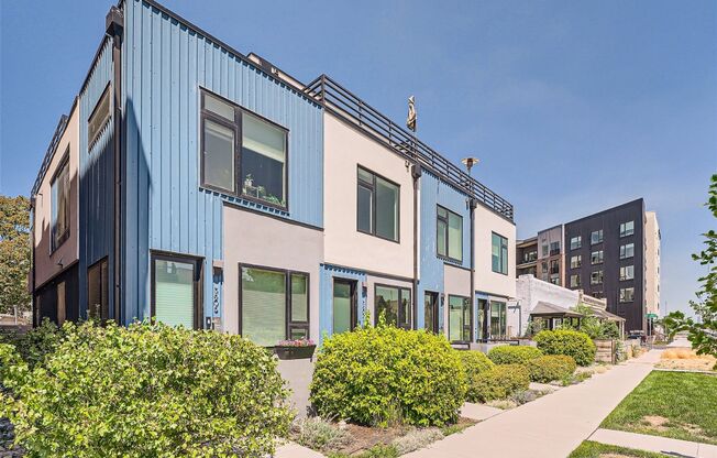 Luxurious 3br/3ba in RiNo + ROOFTOP PATIO!