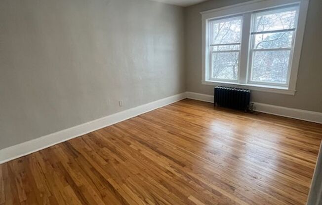 2 beds, 1 bath, $1,450, Unit 132 Belmont Unit #4R