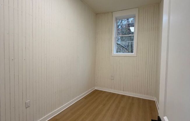 4 beds, 1 bath, 1,300 sqft, $3,500, Unit 473 Amity Rd