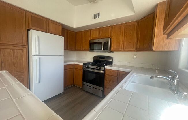 Second-Level Henderson Condo with Courtyard and Private Balcony