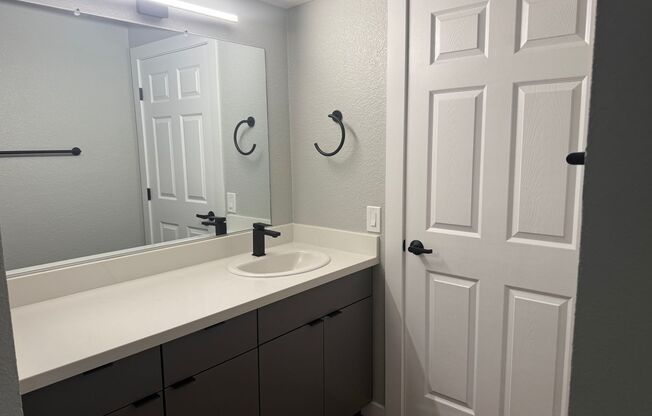 2 beds, 1 bath, 821 sqft, $2,820, Unit F006