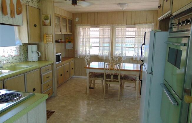 SPACIOUS 2 Bedroom Home in Laurel Estates