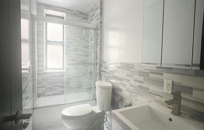 5 beds, 2 baths, $6,700, Unit 14