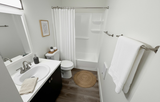 2 beds, 1 bath, 700 sqft, $1,465, Unit 07