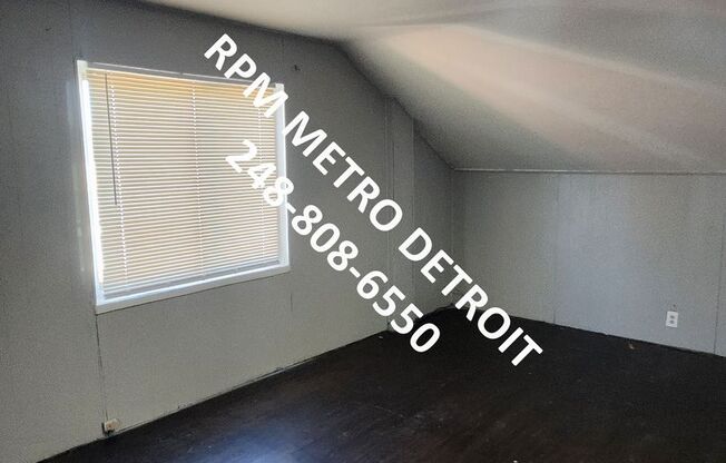 3 beds, 1 bath, $1,350, Unit (OM)