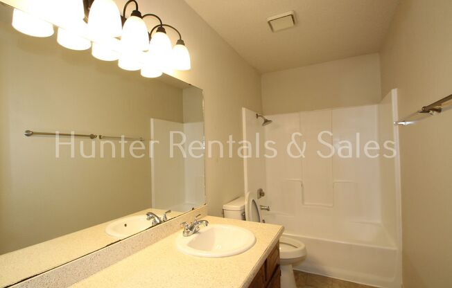 2 beds, 1.5 baths, $725