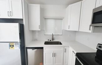 Eldora, 10313-10321 1/2