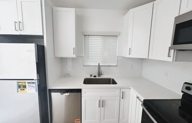 Eldora, 10313-10321 1/2