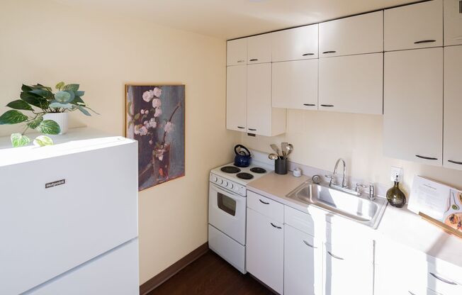 1 bed, 1 bath, 548 sqft, $1,325, Unit 604 1040