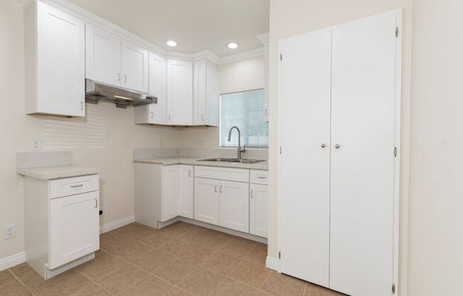 1 bed, 1 bath, $1,795, Unit # #B TEMPLE CITY