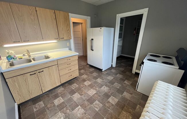 2 beds, 1 bath, $1,150, Unit 104 S 14th Ave E