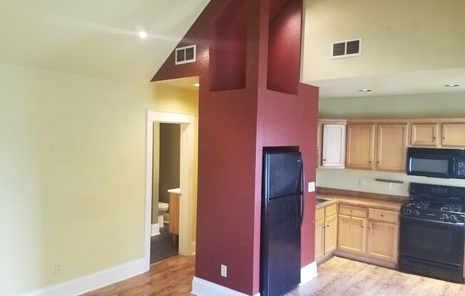 1000 E. Locust St. / 2906 N. Weil St.