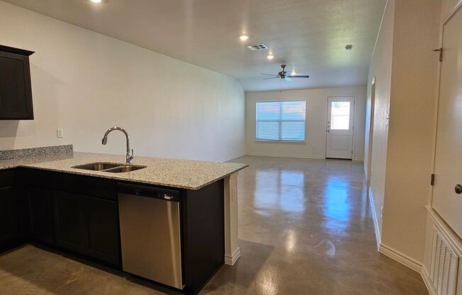 3 beds, 2 baths, 1,215 sqft, $1,450, Unit Unit B