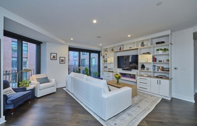 2 beds, 2 baths, 1,435 sqft, $6,990, Unit 501