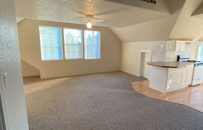 Nice Upstairs 1bd/1bth Apartment - All utilities included!