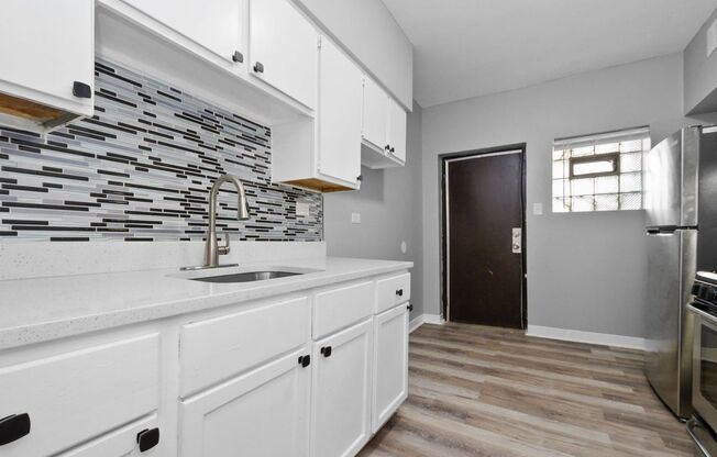 2 beds, 1 bath, 675 sqft, $1,595, Unit 4244 1/2 - 2E
