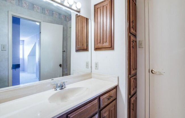 2 beds, 2 baths, $1,900, Unit # 22B