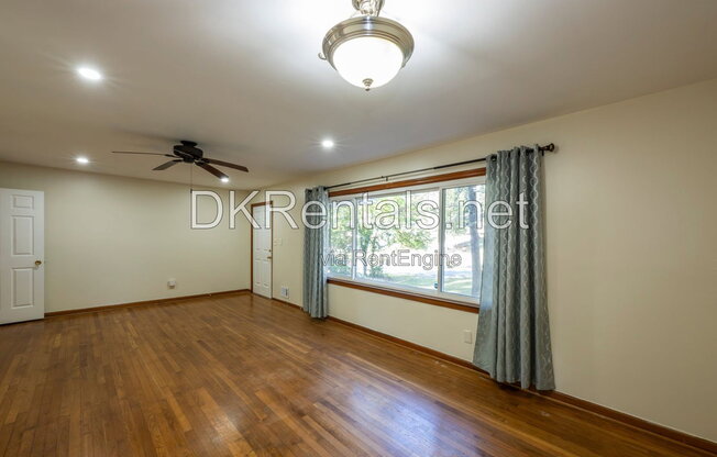 3 beds, 2 baths, 1,160 sqft, $1,900