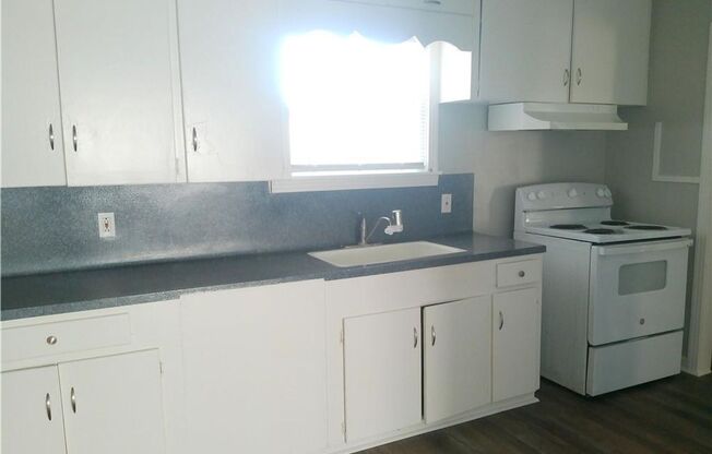 3921 Chestnut A - 2/Bed 1/Bath - $1425/month