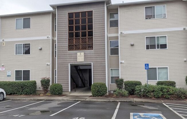 2 beds, 2 baths, 994 sqft, $1,395, Unit E106