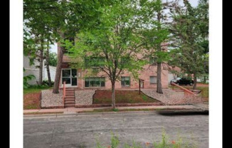 1086 Como Place