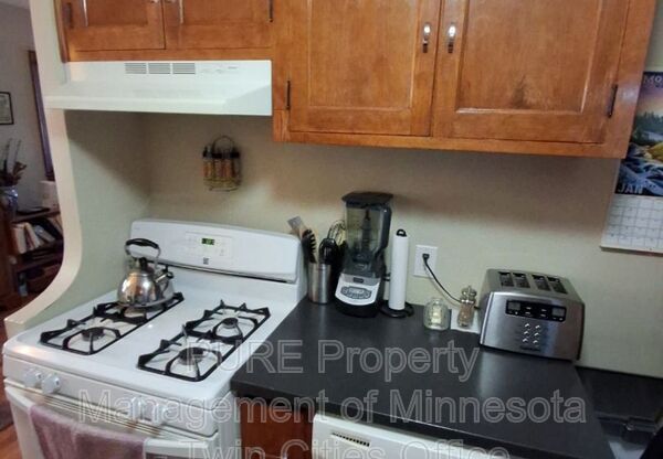 3710 E 43 ST