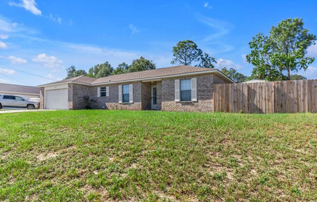 3 Bedroom in CRESTVIEW!!