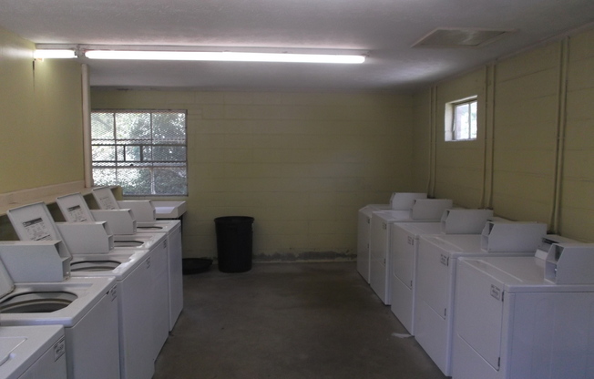 2 beds, 1 bath, $675, Unit C4