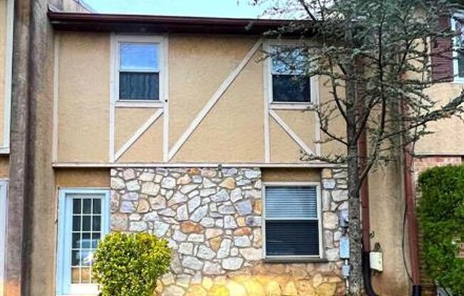 Beautiful fully renovated Townhomw 3 beds 1.5 bath